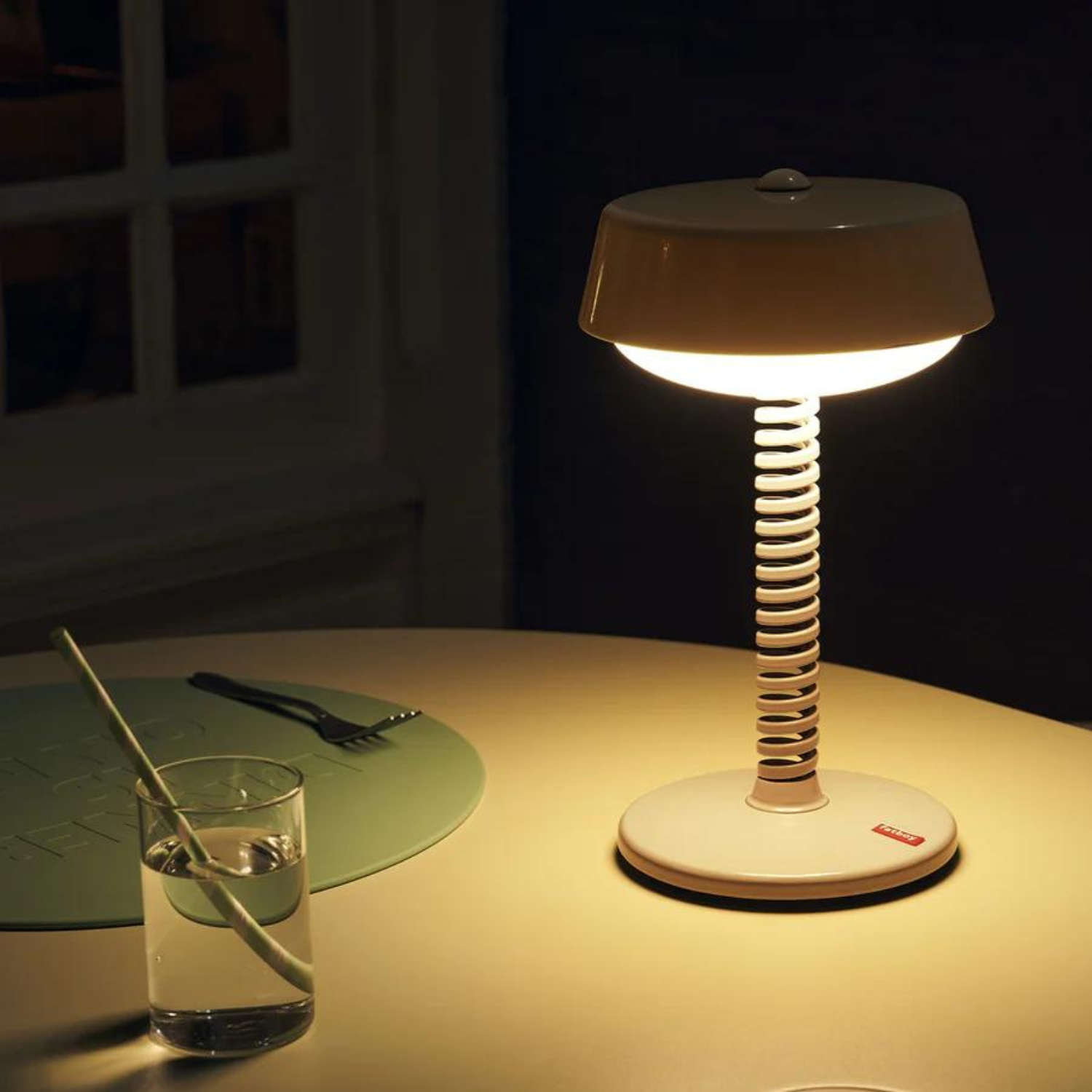 LÁMPARA DE MESA BELLBOY - Medular Diseño lampara de mesa