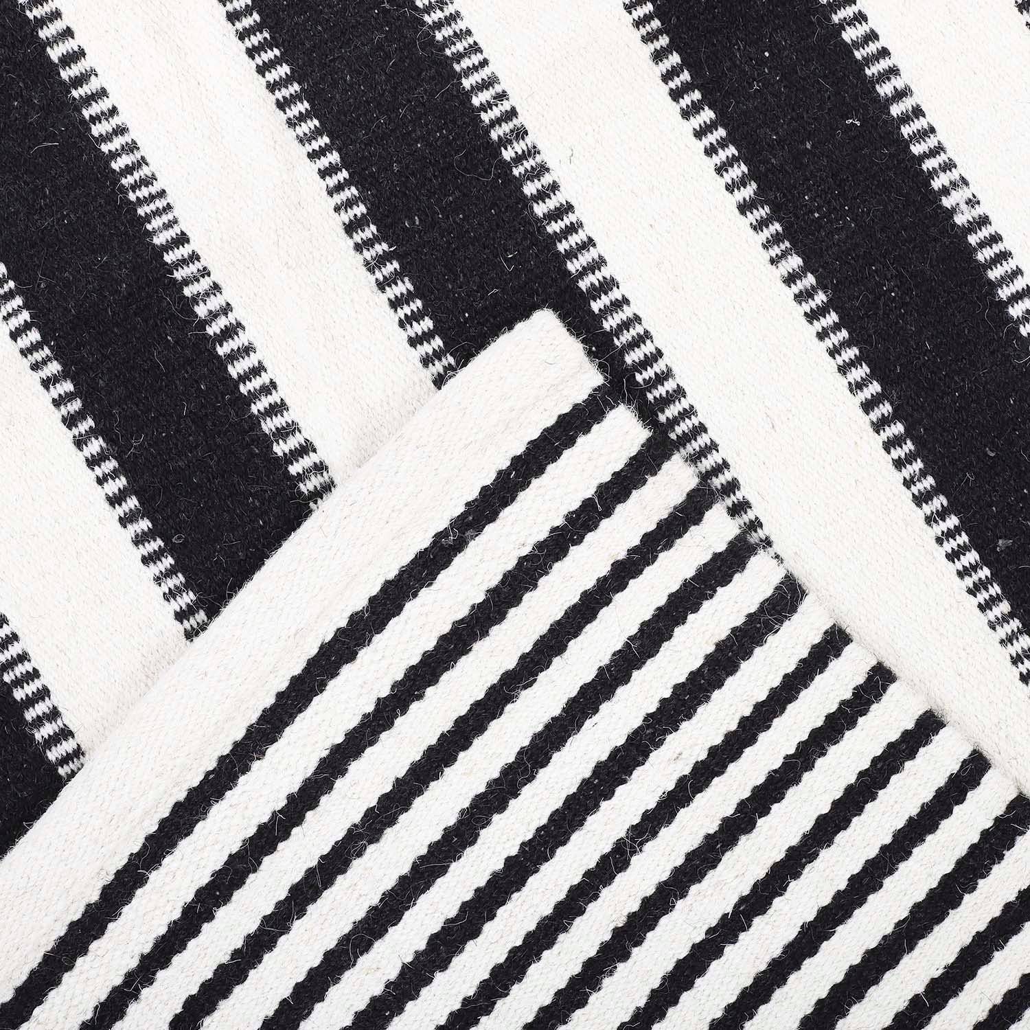 Alfombra Handwoven Rustic Blanco/Negro - Medular Diseño Alfombra