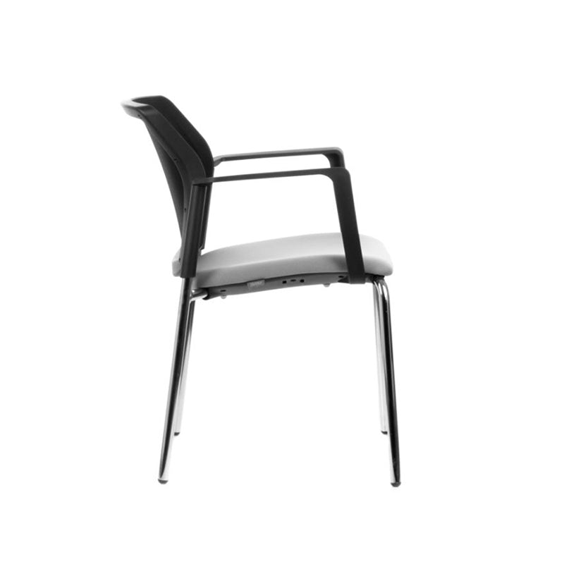 Silla visita Logan 4 Patas Malla - Medular Diseño Sillas de Escritorio