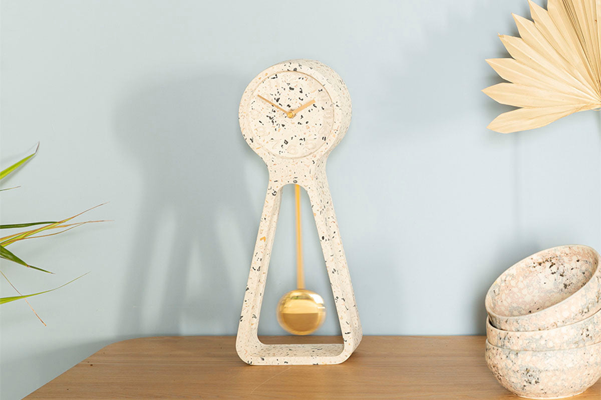 Reloj de mesa Pendulum Time Terrazzo Blanco