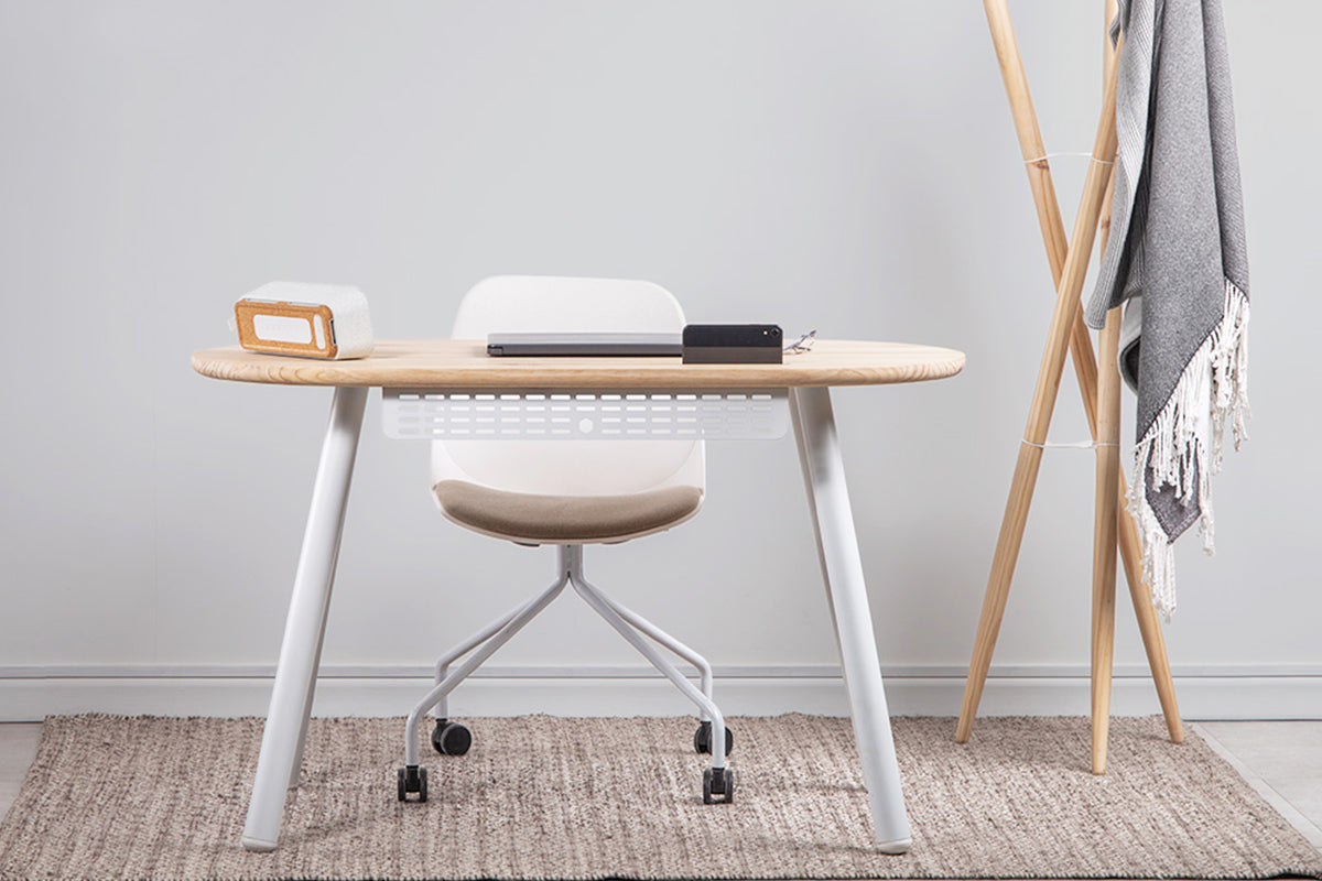 Escritorio Light Natural + Silla Quick Blanca - Medular Diseño Juego de Escritorio