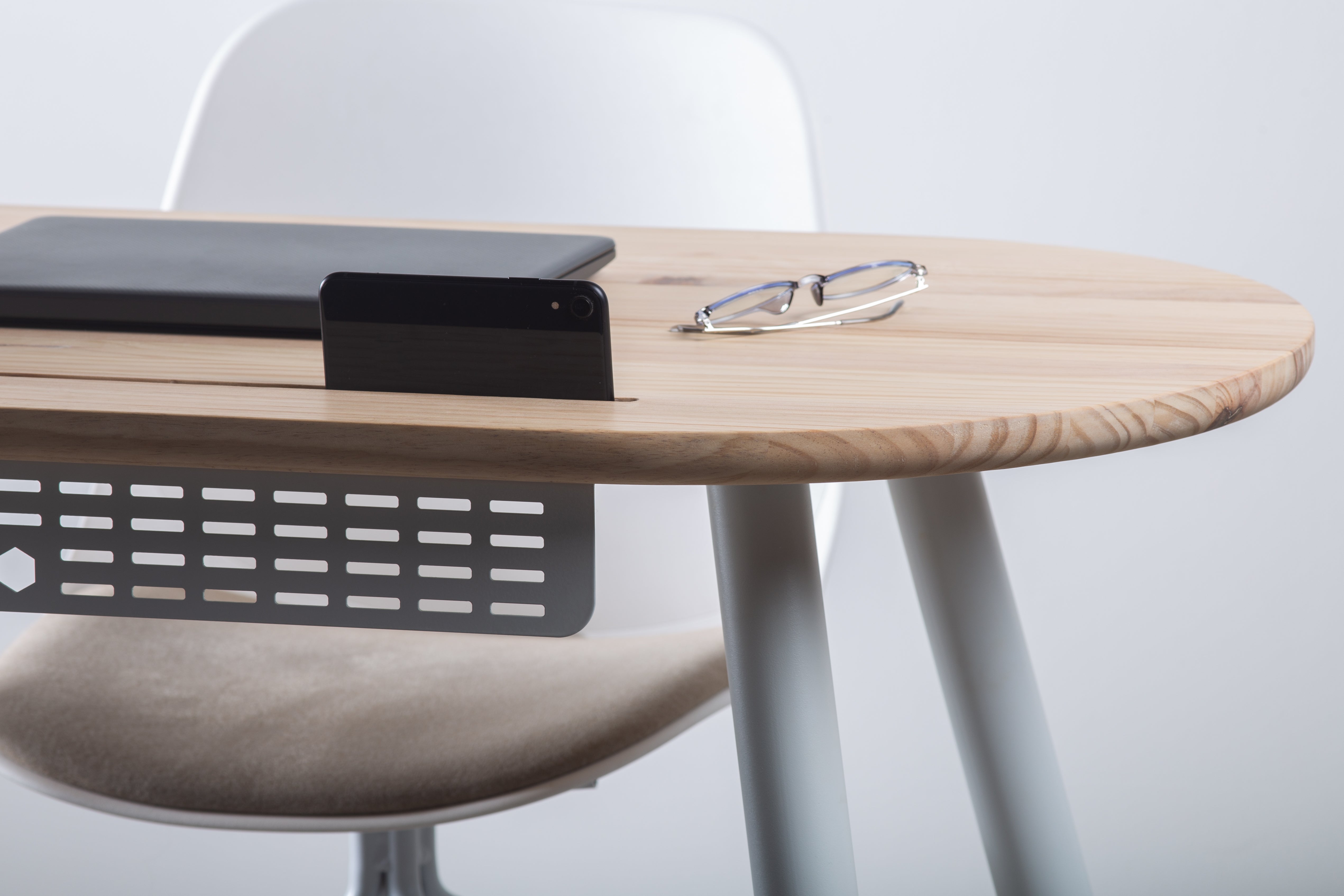 Escritorio Light Natural + Silla Quick Blanca - Medular Diseño Juego de Escritorio