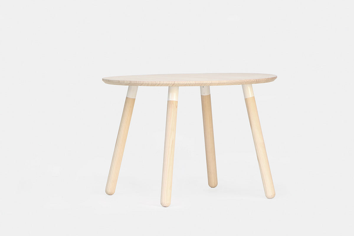 Juego Mesa Canelo Redonda + 4 Sillas DSW Blancas - Medular Diseño Juego de Comedor