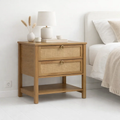 Velador Cannage – Mesa de Noche de Madera Roble Claro con 2 Cajones en Ratán & Estante Inferior