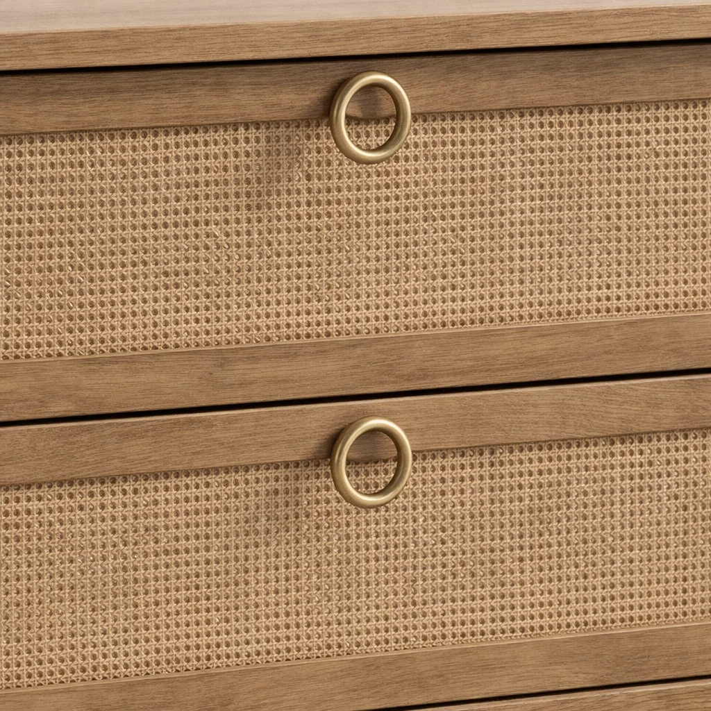 Velador Cannage – Mesa de Noche de Madera Roble Claro con 2 Cajones en Ratán & Estante Inferior