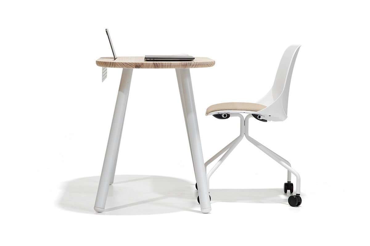 Escritorio Light Natural + Silla Quick Blanca